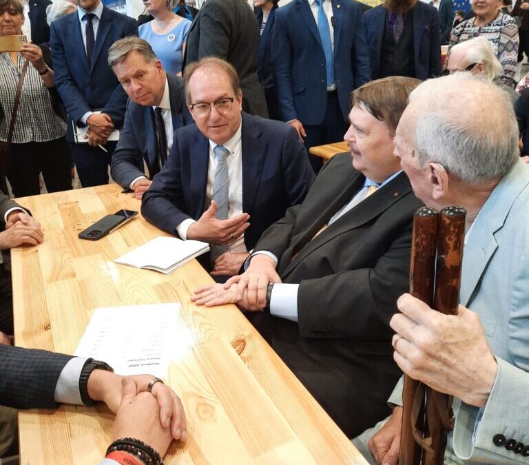 Begegnungen in der Messehalle